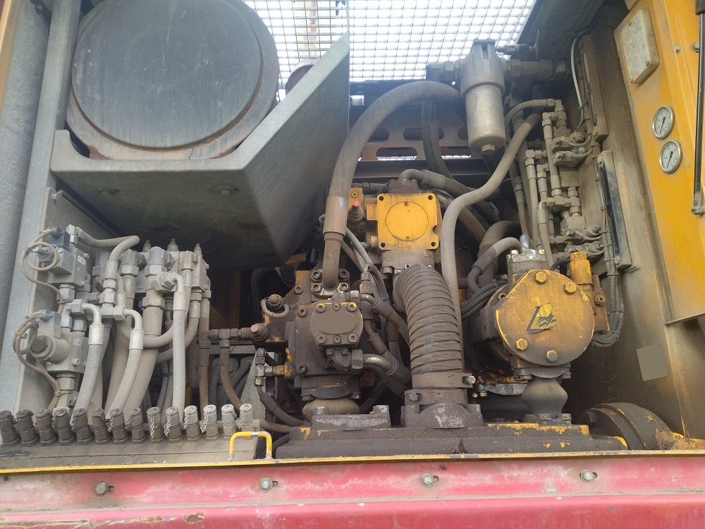 Фото 5 — Процесс бурения свай на строительной площадке с использованием Bauer BG24